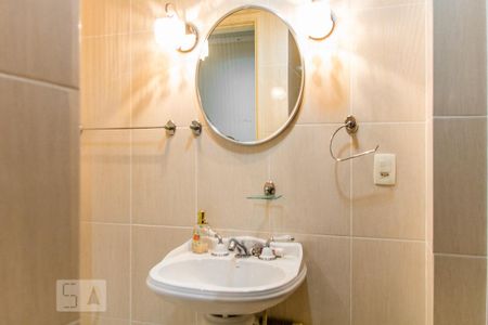 Casa à venda com 950m², 5 quartos e 4 vagas Casa à venda com 950m², 5 quartos e 4 vagasLavabo