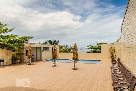 Casa à venda com 950m², 5 quartos e 4 vagas Casa à venda com 950m², 5 quartos e 4 vagasPiscina