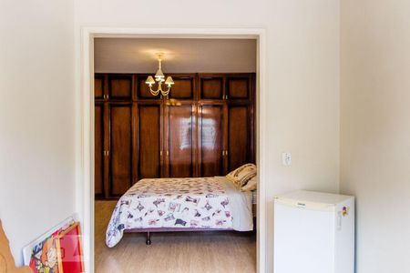 Casa à venda com 950m², 5 quartos e 4 vagas Casa à venda com 950m², 5 quartos e 4 vagasQuarto 4 - Suíte