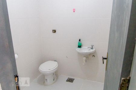 Casa à venda com 950m², 5 quartos e 4 vagas Casa à venda com 950m², 5 quartos e 4 vagasBanheiro salão de festas