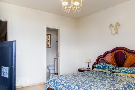 Casa à venda com 950m², 5 quartos e 4 vagas Casa à venda com 950m², 5 quartos e 4 vagasQuarto 2 - Suíte