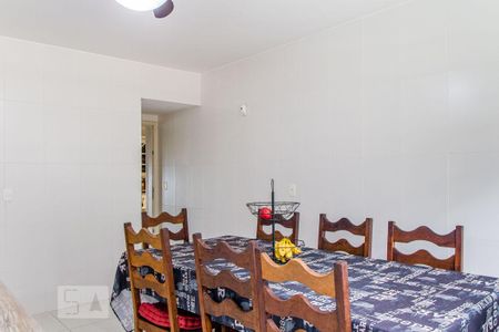 Casa à venda com 950m², 5 quartos e 4 vagas Casa à venda com 950m², 5 quartos e 4 vagasCozinha