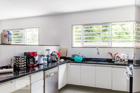 Casa à venda com 950m², 5 quartos e 4 vagas Casa à venda com 950m², 5 quartos e 4 vagasCozinha
