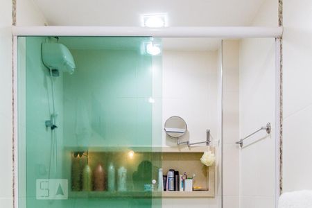 Casa à venda com 950m², 5 quartos e 4 vagas Casa à venda com 950m², 5 quartos e 4 vagasBanheiro do Quarto 1