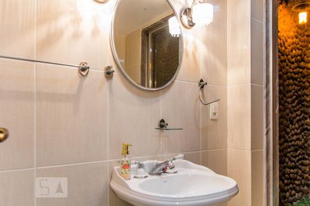 Casa à venda com 950m², 5 quartos e 4 vagas Casa à venda com 950m², 5 quartos e 4 vagasLavabo