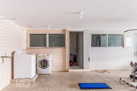 Casa à venda com 950m², 5 quartos e 4 vagas Casa à venda com 950m², 5 quartos e 4 vagasLavanderia