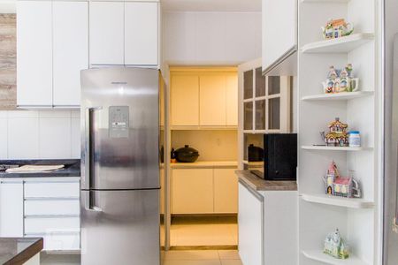 Casa à venda com 950m², 5 quartos e 4 vagas Casa à venda com 950m², 5 quartos e 4 vagasCozinha