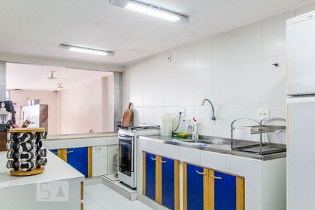 Casa à venda com 950m², 5 quartos e 4 vagas Casa à venda com 950m², 5 quartos e 4 vagasCozinha salão de festas