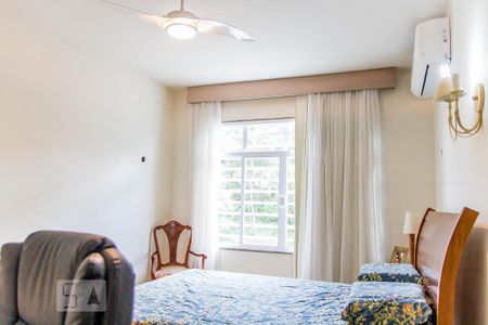 Casa à venda com 950m², 5 quartos e 4 vagas Casa à venda com 950m², 5 quartos e 4 vagasQuarto 3 - Suíte