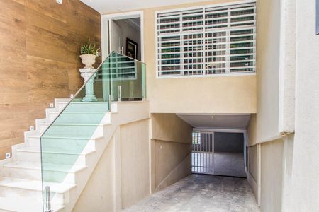 Casa à venda com 950m², 5 quartos e 4 vagas Casa à venda com 950m², 5 quartos e 4 vagasEntrada
