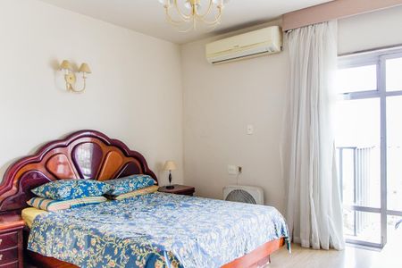 Casa à venda com 950m², 5 quartos e 4 vagas Casa à venda com 950m², 5 quartos e 4 vagasQuarto 2 - Suíte