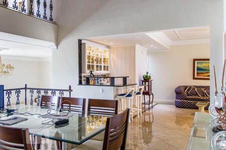 Casa à venda com 950m², 5 quartos e 4 vagas Casa à venda com 950m², 5 quartos e 4 vagasSala de Jantar