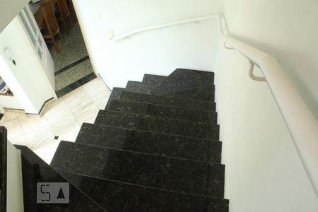 Escada de casa à venda com 4 quartos, 298m² em Olímpico, São Caetano do Sul