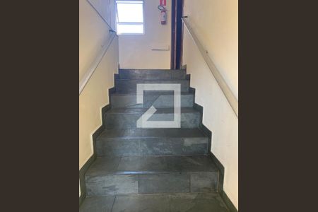 Escada de apartamento para alugar com 2 quartos, 51m² em Vila Rio, Guarulhos
