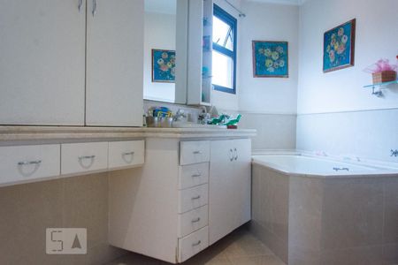 Apartamento à venda com 300m², 3 quartos e 4 vagasBanheiro Suite Master