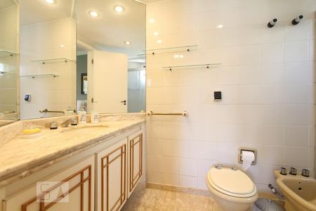 Apartamento à venda com 118m², 3 quartos e 3 vagasBanheiro da suíte