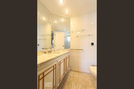 Apartamento à venda com 118m², 3 quartos e 3 vagasBanheiro da suíte