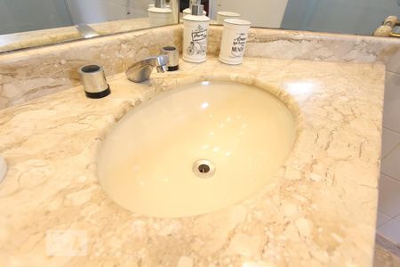 Apartamento à venda com 118m², 3 quartos e 3 vagasBanheiro da suíte - Pia