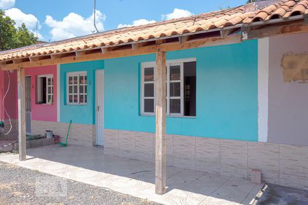 Casa à venda com 65m², 2 quartos e 2 vagas Casa à venda com 65m², 2 quartos e 2 vagasFachada