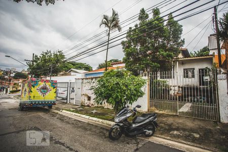 Casa à venda com 90m², 3 quartos e 2 vagas Casa à venda com 90m², 3 quartos e 2 vagasFachada