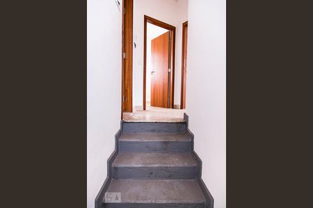 Apartamento para alugar com 60m², 2 quartos e sem vagaEscada