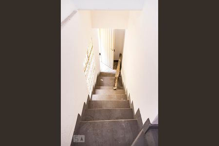 Apartamento para alugar com 60m², 2 quartos e sem vagaEscada