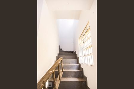 Apartamento para alugar com 60m², 2 quartos e sem vagaEscada