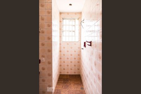 Apartamento para alugar com 60m², 2 quartos e sem vagaBanheiro