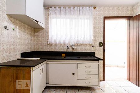 Casa à venda com 140m², 3 quartos e 2 vagasCozinha - Armários