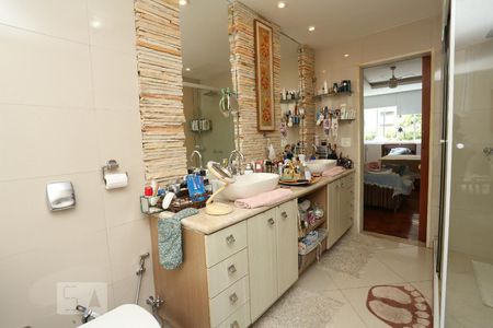 Apartamento à venda com 298m², 3 quartos e 2 vagasBanheiro Quarto 3