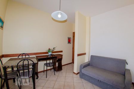 Sala de apartamento para alugar com 1 quarto, 65m² em Canasvieiras, Florianópolis