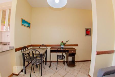 Sala de apartamento para alugar com 1 quarto, 65m² em Canasvieiras, Florianópolis