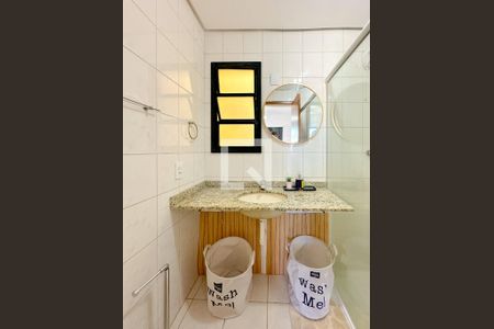 Banheiro de apartamento para alugar com 1 quarto, 65m² em Canasvieiras, Florianópolis