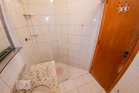 Banheiro de apartamento para alugar com 1 quarto, 65m² em Canasvieiras, Florianópolis