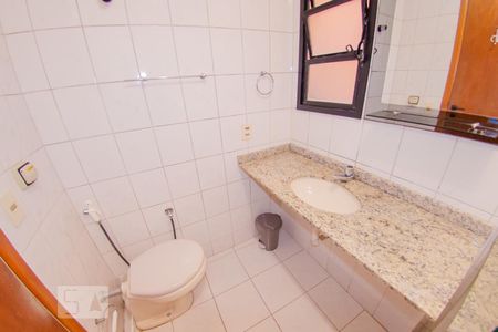 Banheiro de apartamento para alugar com 1 quarto, 65m² em Canasvieiras, Florianópolis