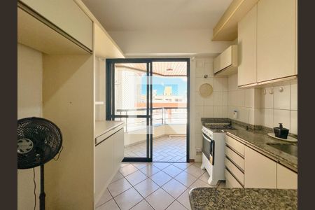 Cozinha de apartamento para alugar com 1 quarto, 65m² em Canasvieiras, Florianópolis