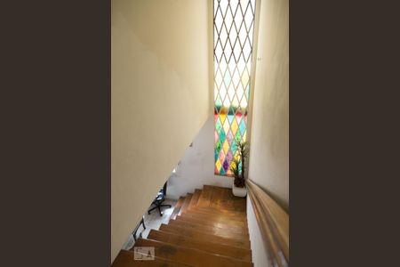 Casa à venda com 400m², 3 quartos e 3 vagasEscada