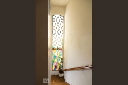 Casa à venda com 400m², 3 quartos e 3 vagasEscada