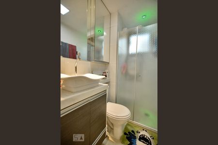 Banheiro de apartamento à venda com 2 quartos, 45m² em Água Branca, São Paulo