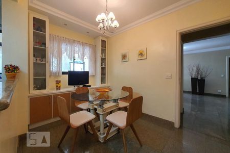 Apartamento à venda com 300m², 4 quartos e 4 vagasCozinha/copa