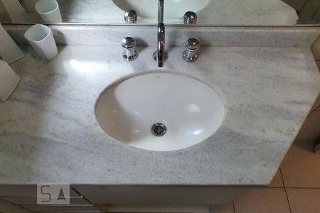 Apartamento à venda com 300m², 4 quartos e 4 vagasBanheiro da suíte 1