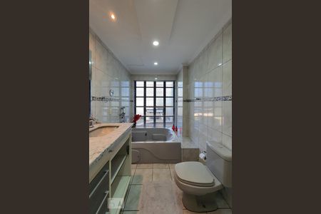 Apartamento à venda com 300m², 4 quartos e 4 vagasBanheiro da suíte 4