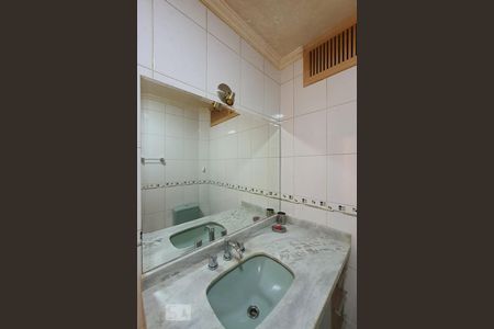 Apartamento à venda com 300m², 4 quartos e 4 vagasBanheiro da suíte 3