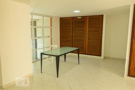 Apartamento à venda com 70m², 2 quartos e 1 vagasalão de festas 