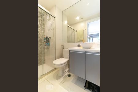 Banheiro de apartamento para alugar com 1 quarto, 33m² em Vila Madalena, São Paulo