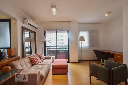 Sala de Estar de apartamento à venda com 1 quarto, 48m² em Chácara Itaim, São Paulo