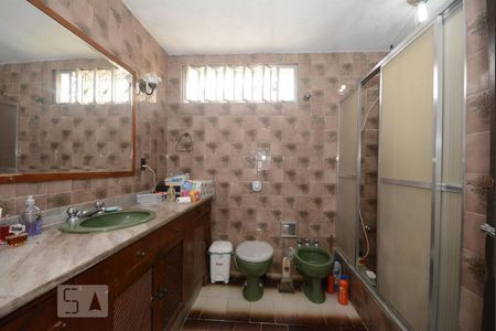 Casa à venda com 180m², 4 quartos e 5 vagasBanheiro Social 1