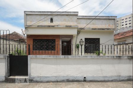 Casa à venda com 180m², 4 quartos e 5 vagasFachada Rua