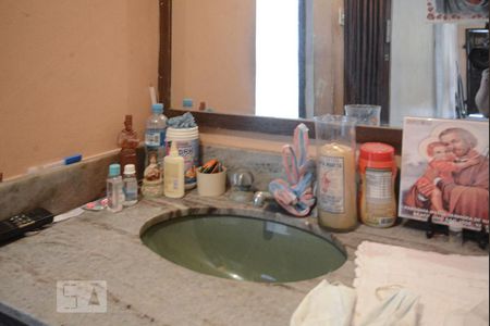 Casa à venda com 180m², 4 quartos e 5 vagasCorredor - Lavatório