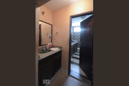 Casa à venda com 180m², 4 quartos e 5 vagasCorredor - Lavatório